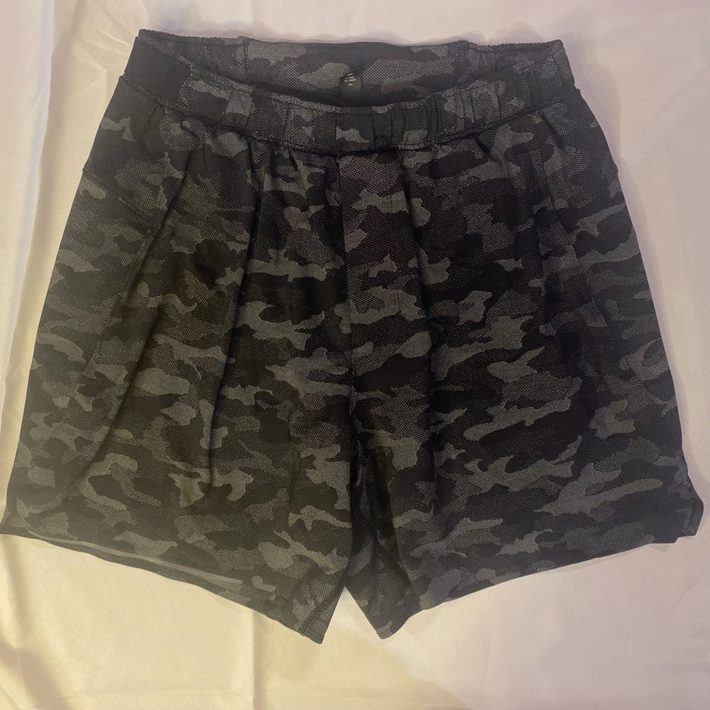 Lululemon Men’s Medium Surge Lined 6” Inseam Variegated Mesh Camo Black Shorts